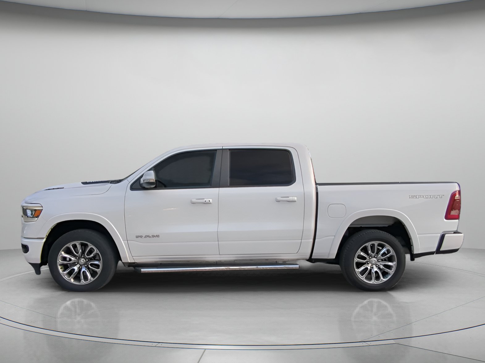 Used 2022 RAM 1500 Laramie w/ Sport Appearance Package AWD/4WD image 17