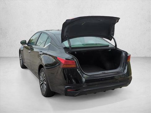 Used 2024 Nissan Altima 2.5 SV AWD/4WD image 10