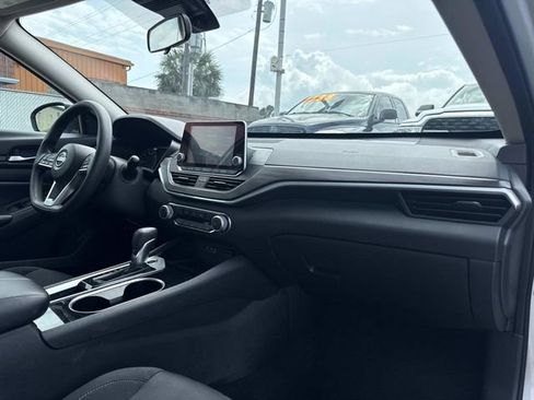 Used 2024 Nissan Altima 2.5 SV image 19