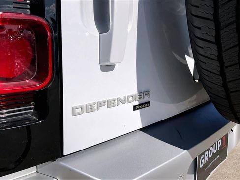 Used 2023 Land Rover Defender 110 SE image 27