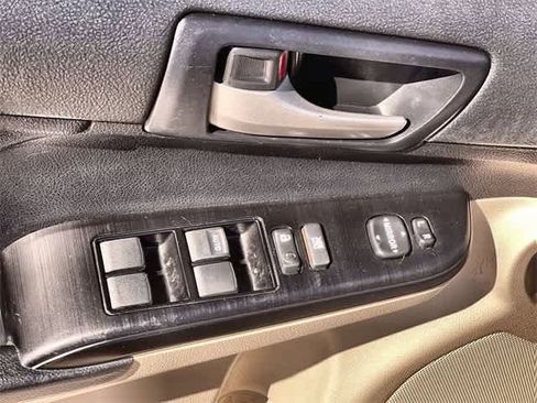 Used 2012 Toyota Camry L image 28