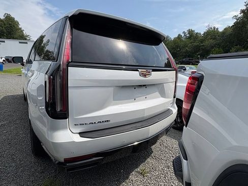 Used 2023 Cadillac Escalade ESV Sport Platinum AWD/4WD image 8