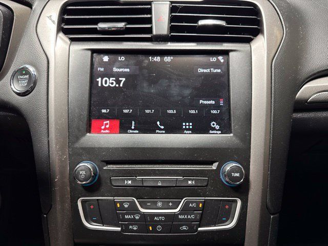 Used 2017 Ford Fusion SE w/ Fusion SE Technology Package FWD image 8