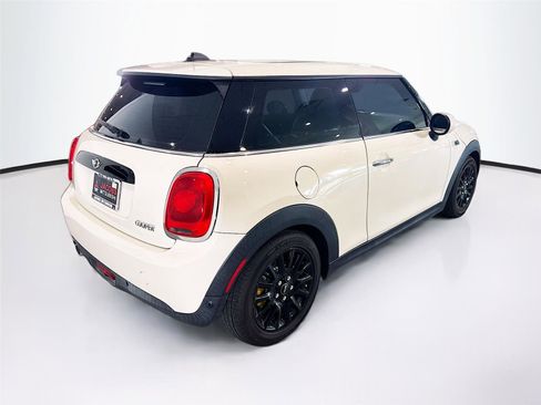 Used 2018 MINI Cooper 2-Door Hardtop image 5