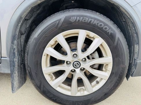 Used 2019 Nissan Rogue SV FWD image 36
