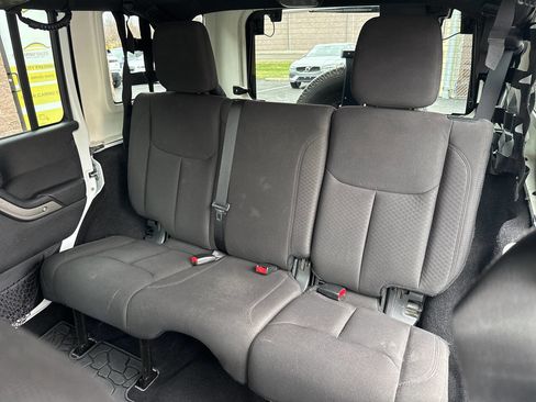 Used 2015 Jeep Wrangler Unlimited Sport image 29