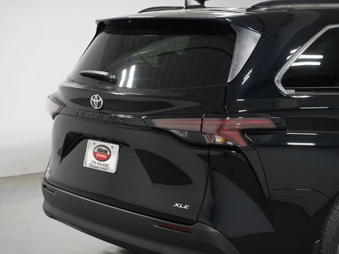 New 2026 Toyota Sienna XLE FWD image 10