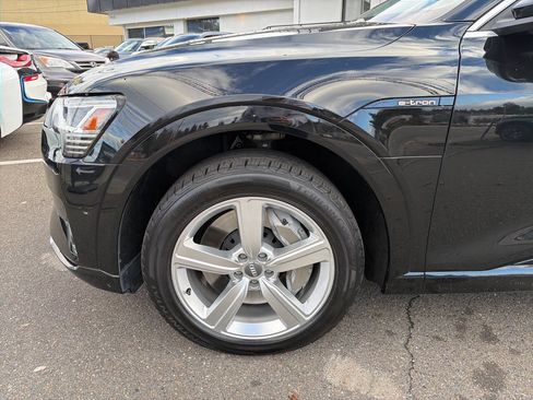 Used 2019 Audi e-tron Premium Plus image 13