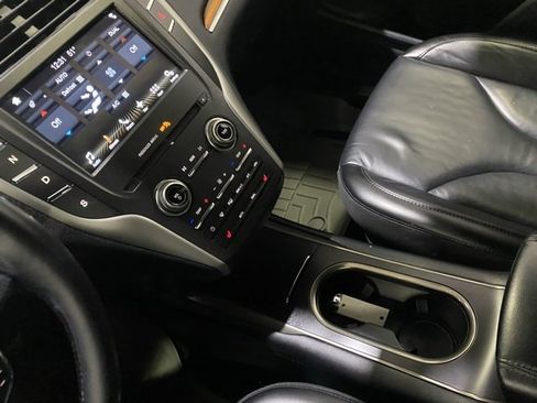 Used 2018 Lincoln MKC Select w/ Select Plus Package image 22
