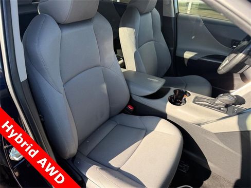 Used 2021 Toyota Venza LE w/ Carpet Mat Package (TMS) image 11