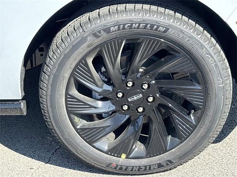 New 2025 Lincoln Navigator Reserve w/ Jet Appearance Package image 9