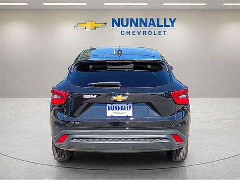 Certified 2025 Chevrolet Trax LS image 4