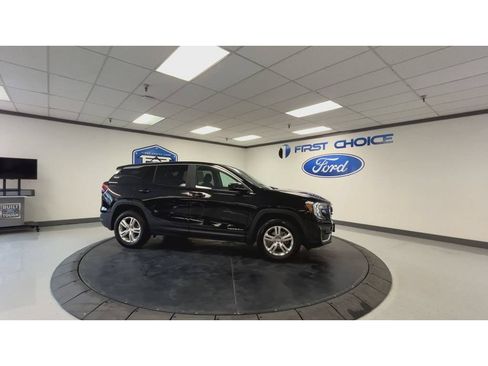 Used 2024 GMC Terrain SLE AWD/4WD image 3
