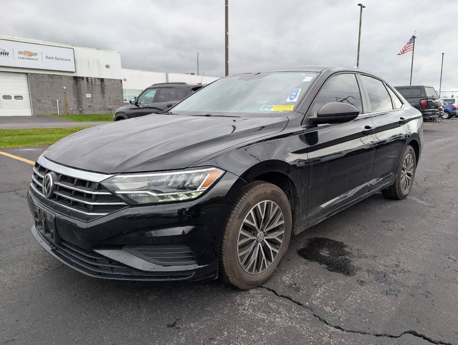 Used 2021 Volkswagen Jetta SE w/ SE Cold Weather Package FWD image 4