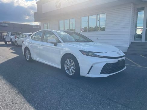Used 2025 Toyota Camry LE w/ Convenience Package FWD image 7