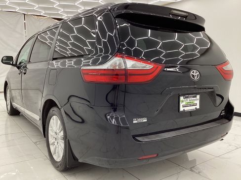 Used 2015 Toyota Sienna LE AWD/4WD image 9
