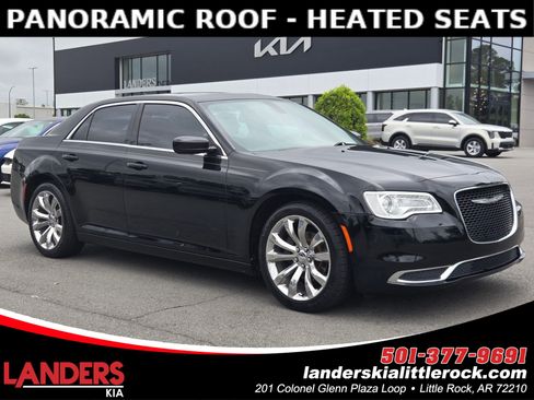 Used 2016 Chrysler 300 Limited RWD image 1