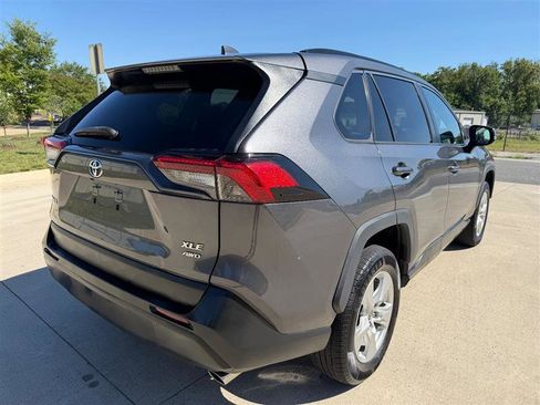 Used 2021 Toyota RAV4 XLE AWD/4WD image 8