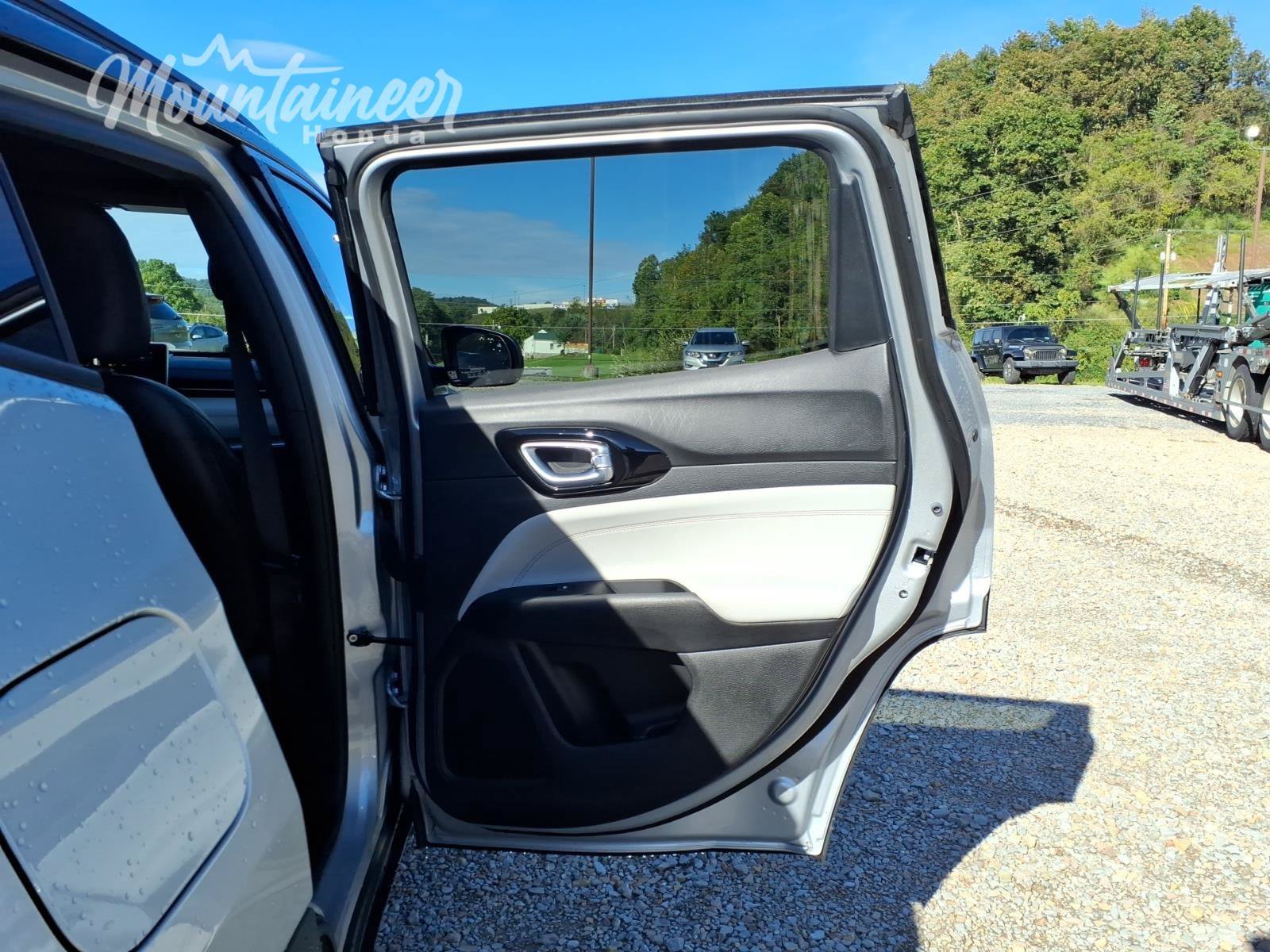 Used 2024 Jeep Compass Limited AWD/4WD image 19