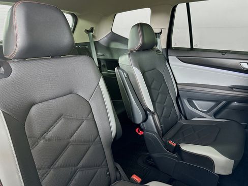 Used 2024 Volkswagen Atlas Peak Edition SEL image 27