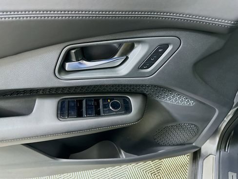 Used 2023 Nissan Ariya AWD image 15