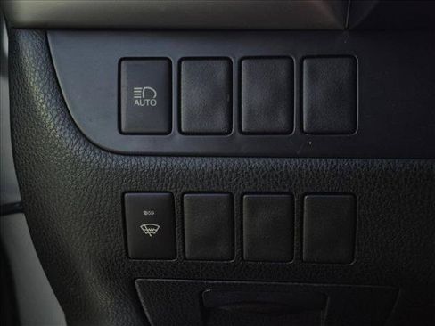 Used 2019 Toyota Highlander LE FWD image 12