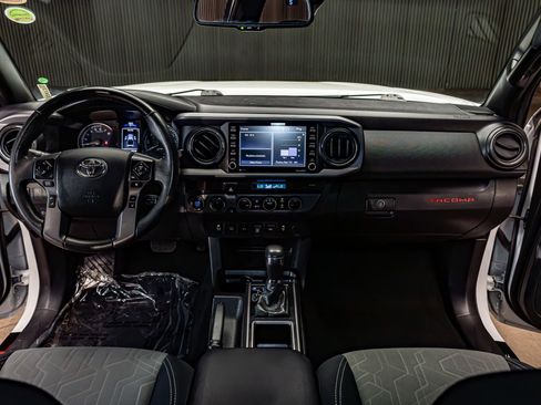 Used 2021 Toyota Tacoma TRD Off-Road w/ Technology Package image 16