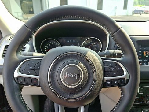 Used 2021 Jeep Compass Latitude w/ Driver Assistance Group image 18