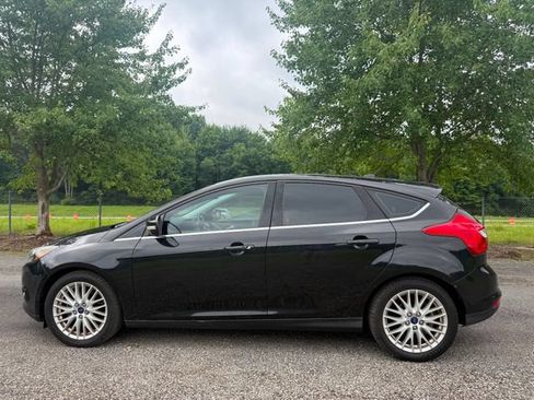 Used 2013 Ford Focus Titanium FWD image 2