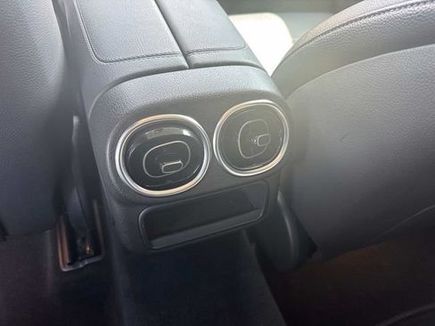 Used 2024 Mercedes-Benz GLC 300 image 19