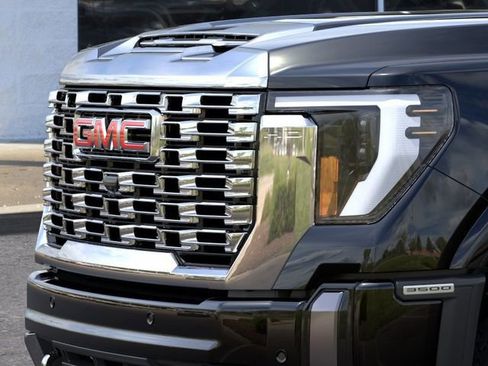 New 2026 GMC Sierra 3500 Denali w/ Denali Reserve Package AWD/4WD image 13