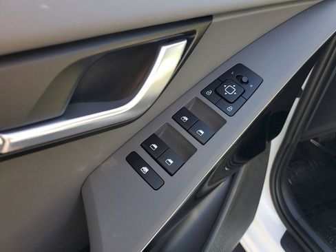 Used 2025 Kia Niro EX image 7