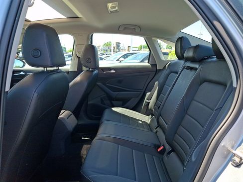 Certified 2023 Volkswagen Jetta SE w/ Panoramic Sunroof Package FWD image 10