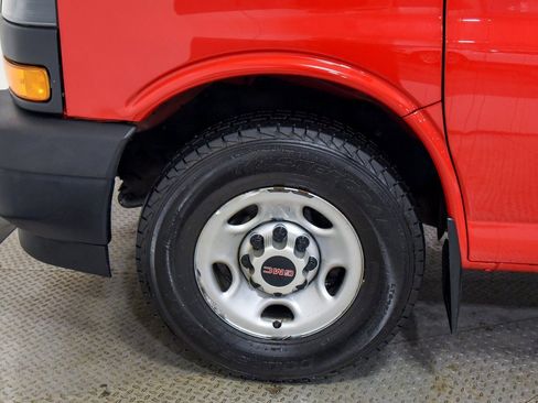 Used 2019 GMC Savana 2500 w/ Driver Convenience Package image 11