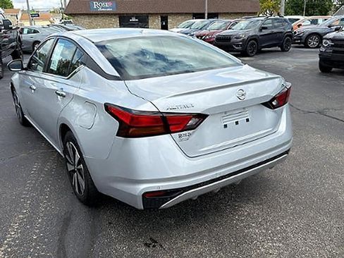 Used 2022 Nissan Altima 2.5 SV FWD image 5