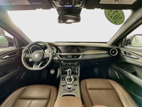 Used 2023 Alfa Romeo Stelvio Ti AWD/4WD image 3