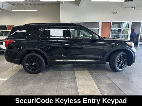 Used 2023 Ford Explorer XLT w/ Equipment Group 202A AWD/4WD image 13