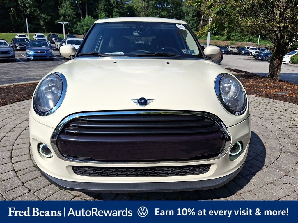 Used 2021 MINI Cooper 4-Door Hardtop w/ Storage Package FWD image 2