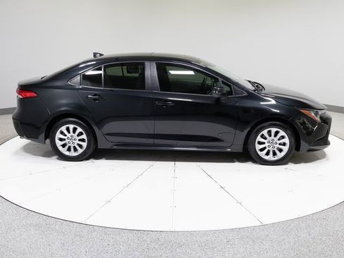 Used 2021 Toyota Corolla LE w/ LE Premium Package image 5