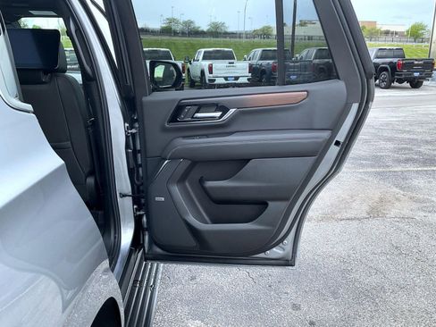 New 2026 GMC Yukon Denali w/ Denali Reserve Package AWD/4WD image 17