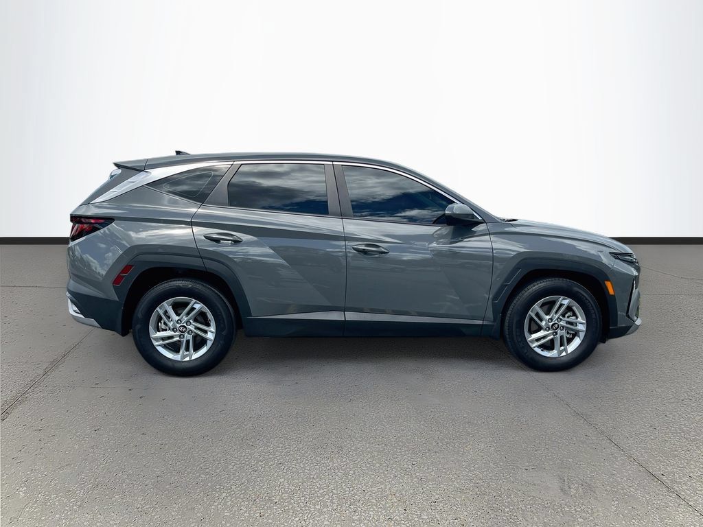 Used 2025 Hyundai Tucson SE FWD image 8