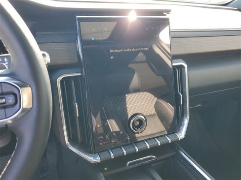 Used 2025 GMC Acadia Denali w/ Super Cruise Package image 31