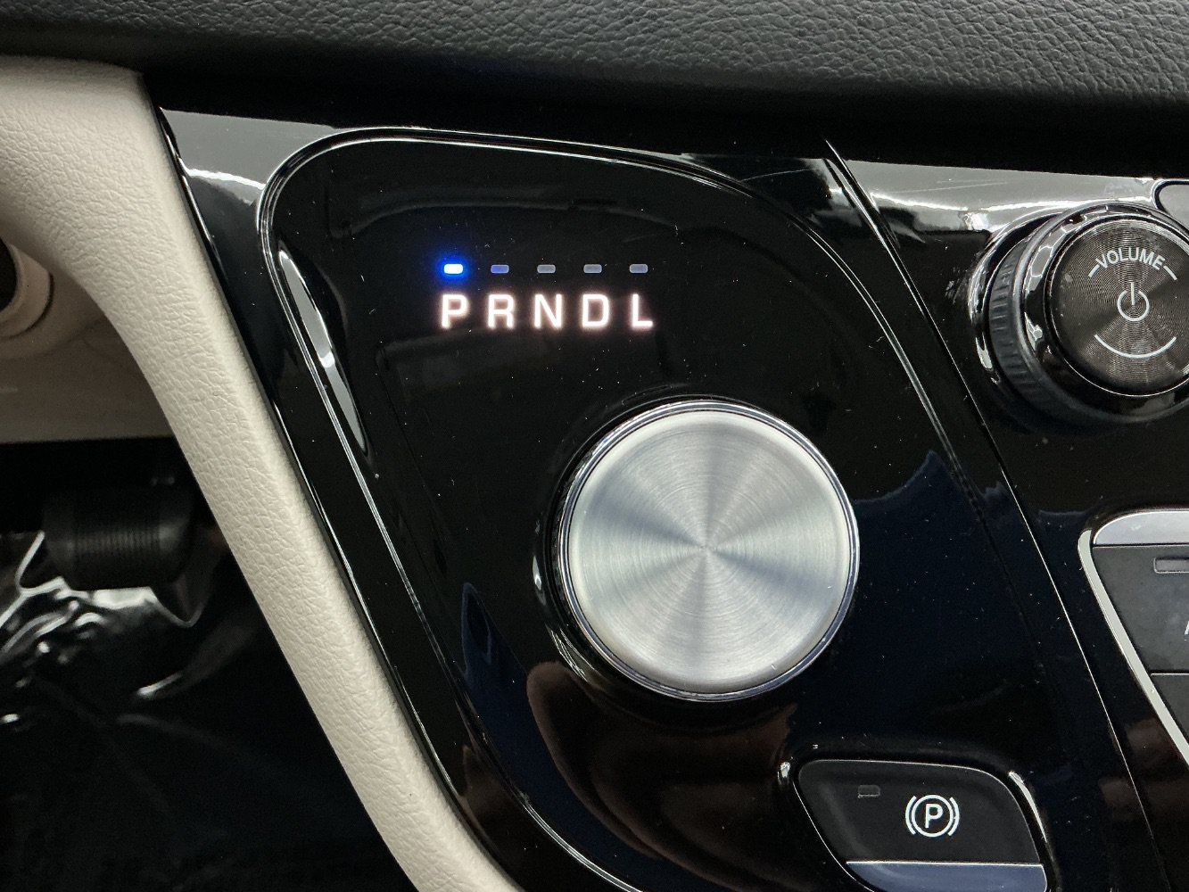 Used 2018 Chrysler Pacifica Touring-L FWD image 35