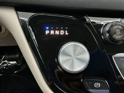 Used 2018 Chrysler Pacifica Touring-L FWD image 35