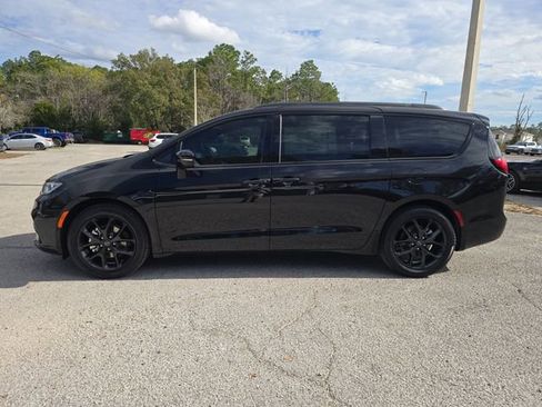 New 2026 Chrysler Pacifica Limited w/ S Appearance Package image 6