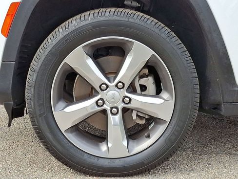 Used 2021 Jeep Grand Cherokee L Limited image 40