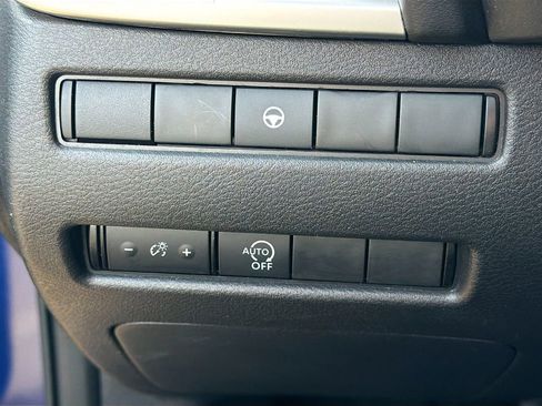 Used 2023 Nissan Rogue SV image 35