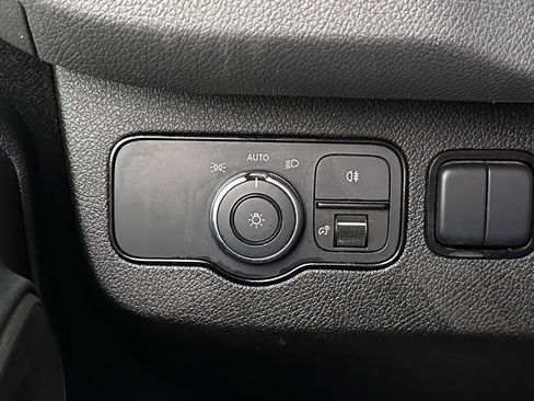 Used 2020 Freightliner Sprinter 3500 RWD image 17