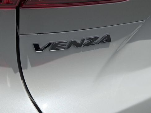 Used 2022 Toyota Venza LE AWD/4WD image 22