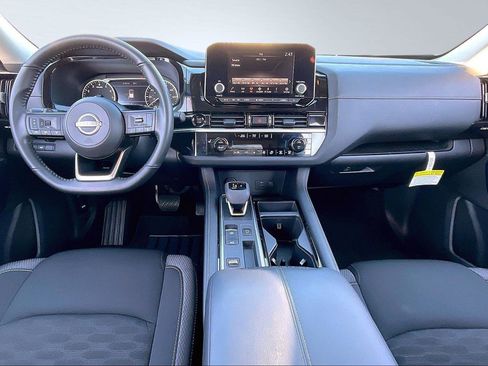 Used 2025 Nissan Pathfinder SV w/ SV Premium Package image 16